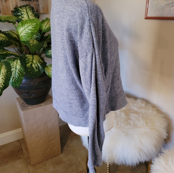 Cropped Sweatshirt - Picture 3 of 8